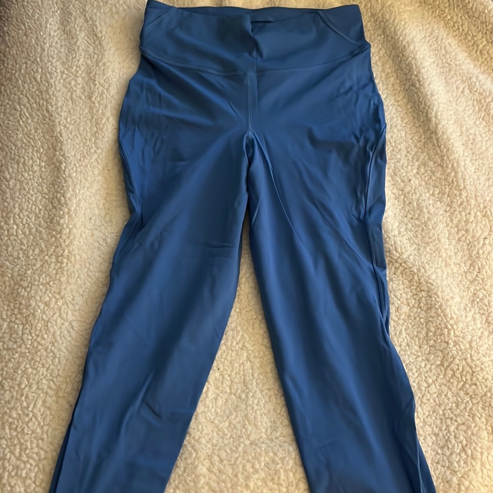 Lululemon size 10 cropped leggings